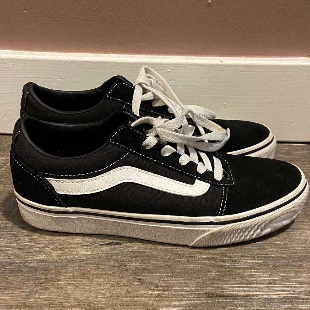 Classic women's low top vans